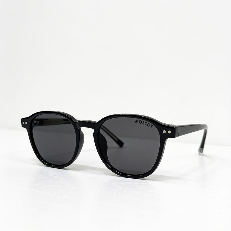 Mas in Black